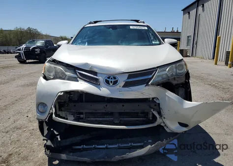 2015 Toyota Rav4 Limited z USA, uszkodzony, nr VIN 2T3YFREV8FW157399